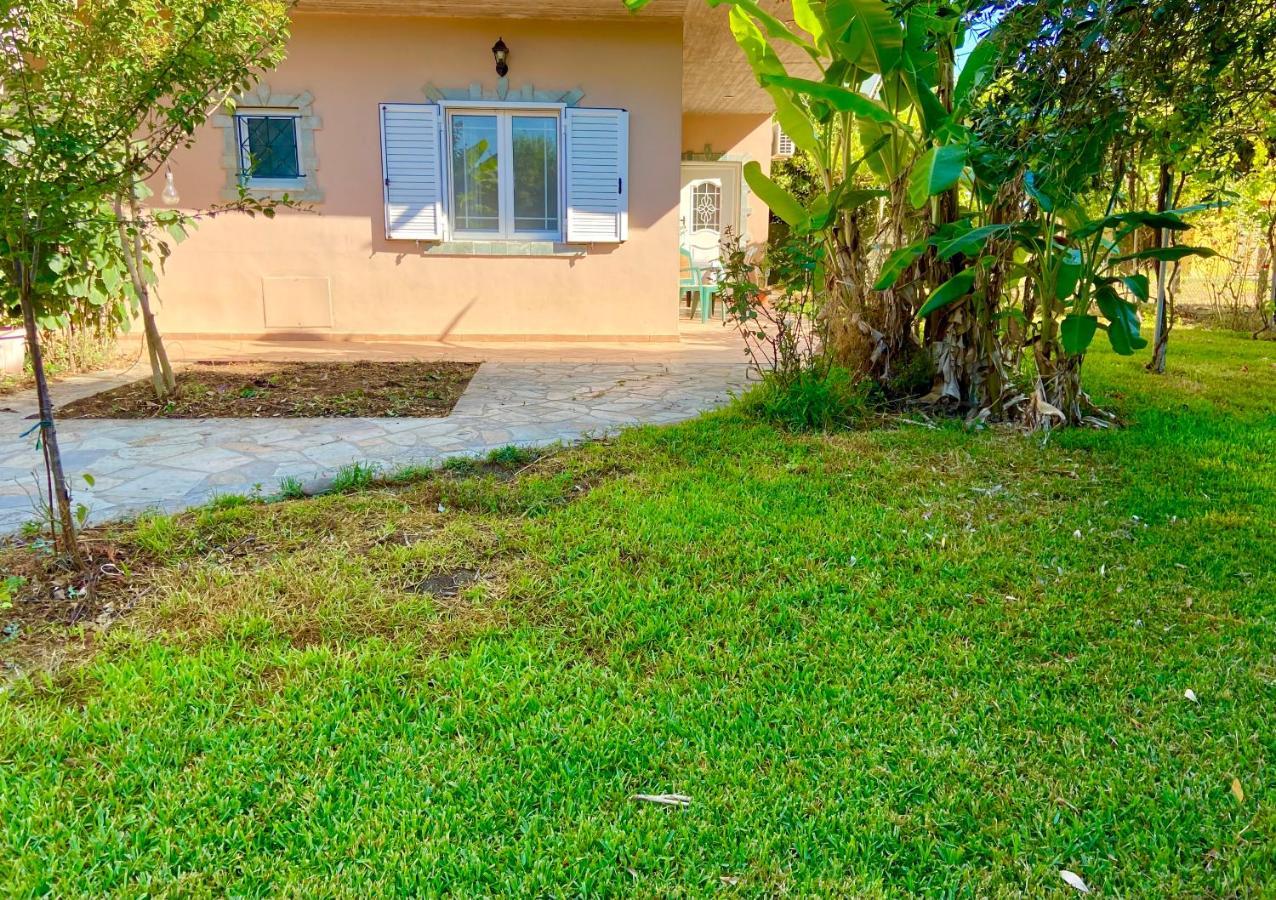 Cottage House,With Big Garden & Lawn Amaliada Esterno foto